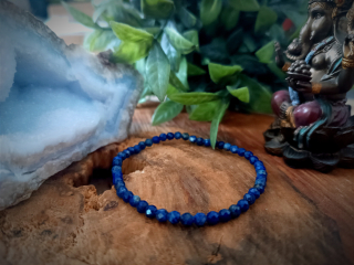 NÁRAMEK Z LAPISU LAZULI